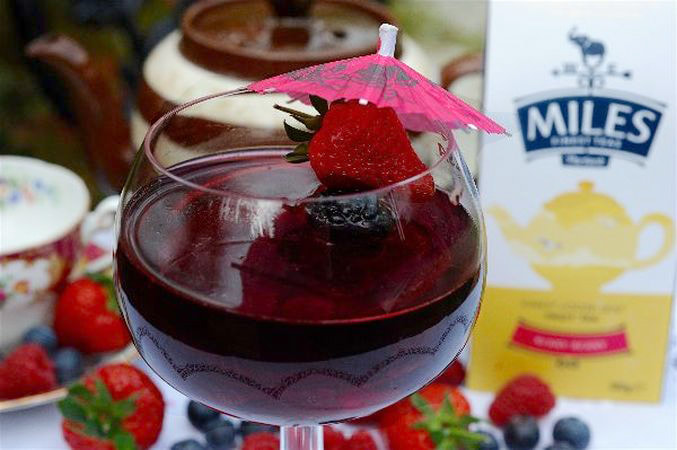 Miss Windsor's Delectables - a refreshing glass of Mr Miles Gin Berry Cocktail! Review of Miles Berry Berry Loose Leaf Tea - Porlock, Somerset!