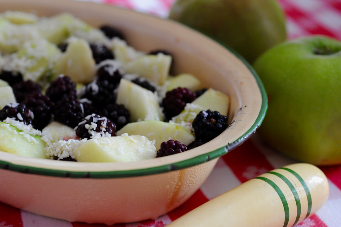 Miss Windsor's Blackberry & Apple Crumble Recipe (gluten-free & vegan) 
