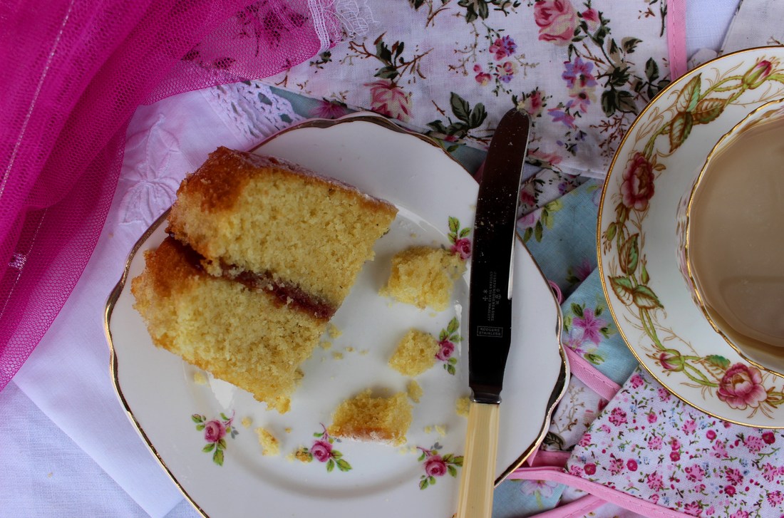 Miss Windsor presents: Mrs Simkins recipe for Victoria Sponge Cake! 
